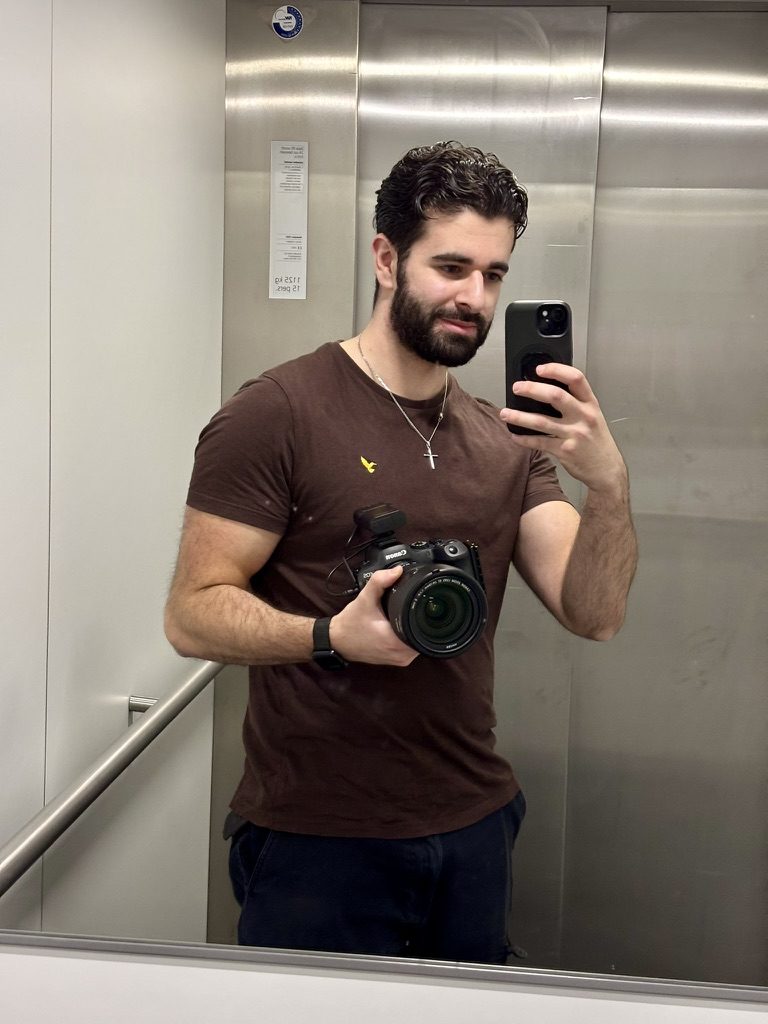 Lucas Touma met zijn camera